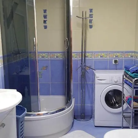 Junona Nad Morzem, W Domu Z Ogrodem, Obok Stegna I Jantar *