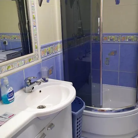 Junona Nad Morzem, W Domu Z Ogrodem, Obok Stegna I Jantar