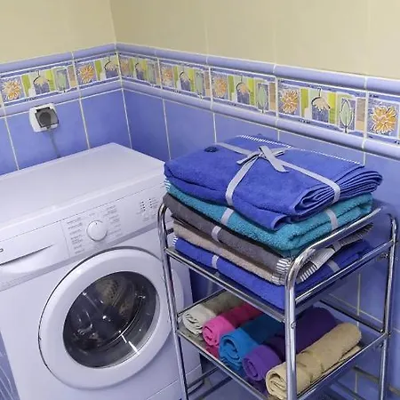 Junona Nad Morzem, W Domu Z Ogrodem, Obok Stegna I Jantar * Junoszyno