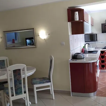 Junona Nad Morzem, W Domu Z Ogrodem, Obok Stegna I Jantar דירה Junoszyno