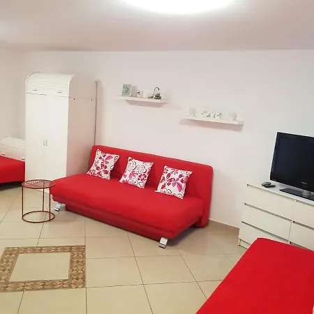 Junona Nad Morzem, W Domu Z Ogrodem, Obok Stegna I Jantar