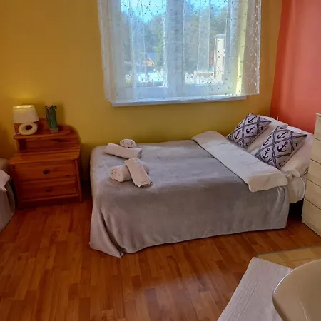 Junona Nad Morzem, W Domu Z Ogrodem, Obok Stegna I Jantar * Junoszyno