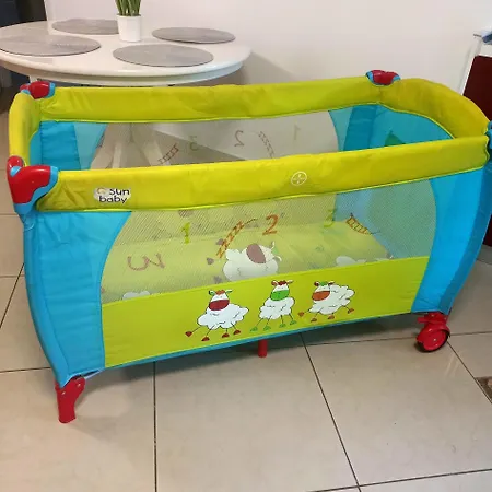 Junona Nad Morzem, W Domu Z Ogrodem, Obok Stegna I Jantar *