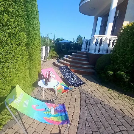 Junona Nad Morzem, W Domu Z Ogrodem, Obok Stegna I Jantar * Junoszyno